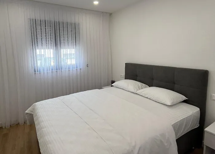 شقة With Parking Space - 23392 *