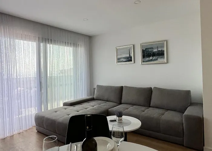 With Parking Space - 23392 شقة *